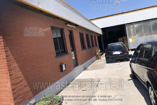 negozio in vendita a Monte Compatri in zona Laghetto