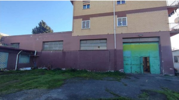 locale di sgombero in vendita a Monte Compatri in zona Laghetto