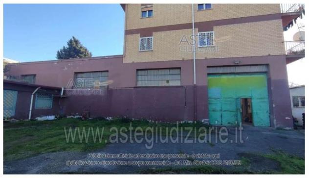 locale commerciale in vendita a Monte Compatri in zona Laghetto