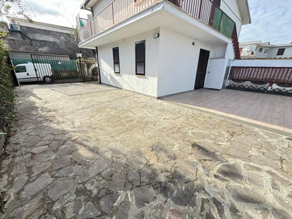 appartamento in vendita a Monte Compatri in zona Laghetto