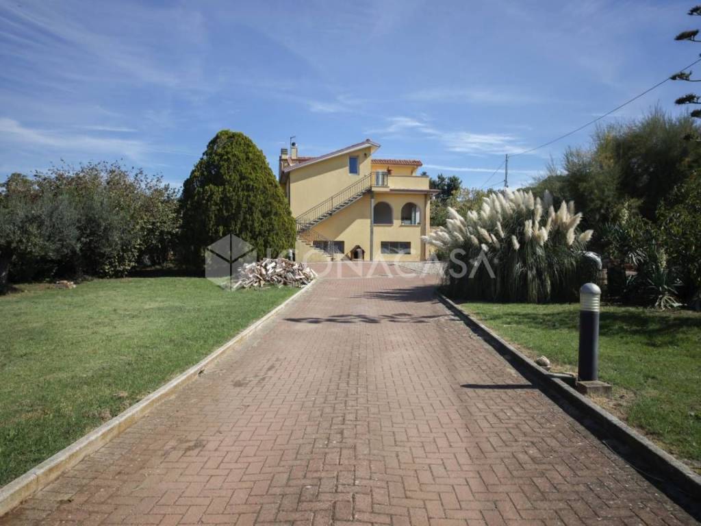 casa indipendente in vendita a Monte Compatri in zona Laghetto