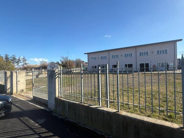 negozio in vendita a Monte Compatri in zona Laghetto