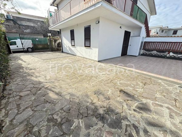 appartamento in vendita a Monte Compatri in zona Laghetto