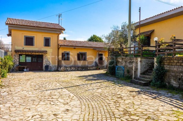 casa indipendente in vendita a Monte Compatri in zona Laghetto