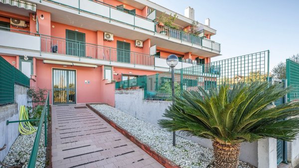 appartamento in vendita a Monte Compatri in zona Laghetto