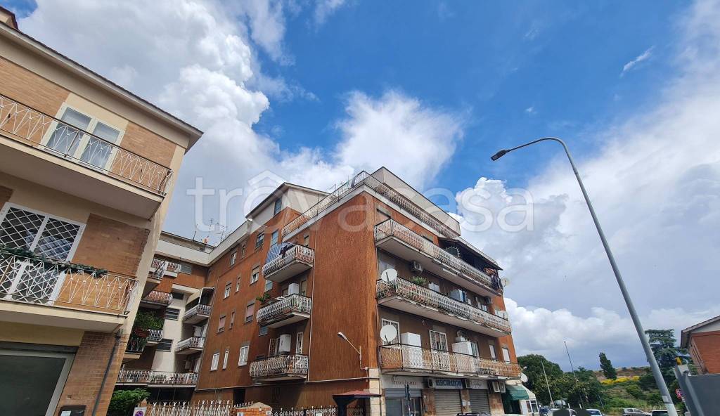 appartamento in vendita a Monte Compatri in zona Laghetto