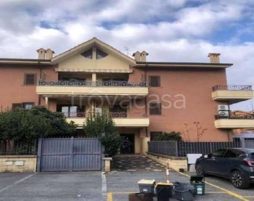 appartamento in vendita a Monte Compatri in zona Laghetto