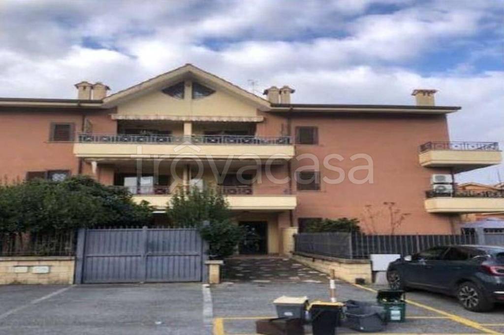 appartamento in vendita a Monte Compatri in zona Laghetto