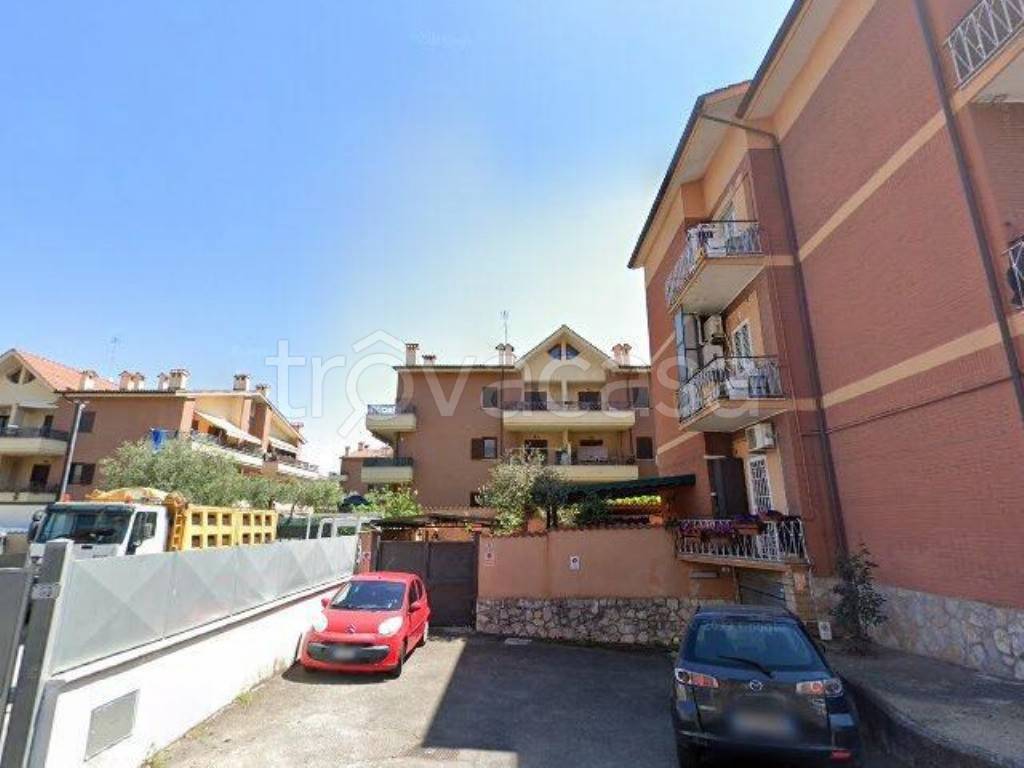 appartamento in vendita a Monte Compatri in zona Laghetto
