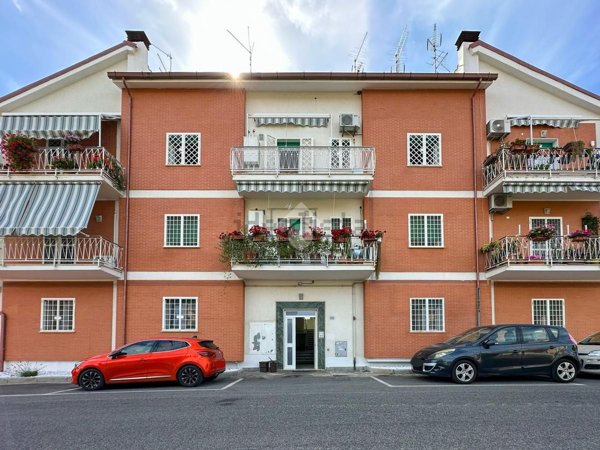appartamento in vendita a Monte Compatri in zona Laghetto
