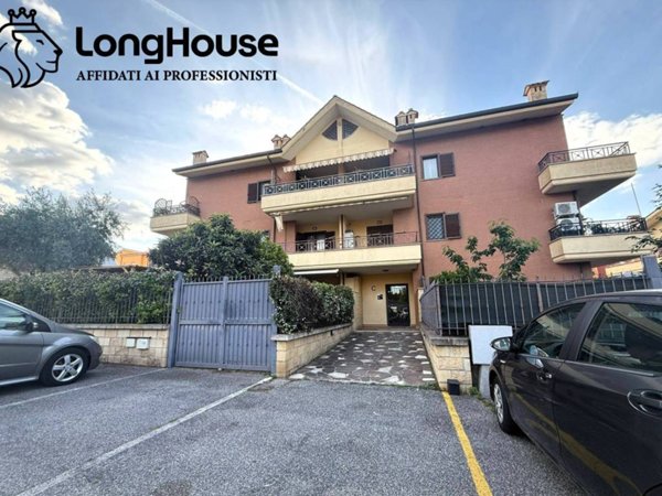 appartamento in vendita a Monte Compatri in zona Laghetto