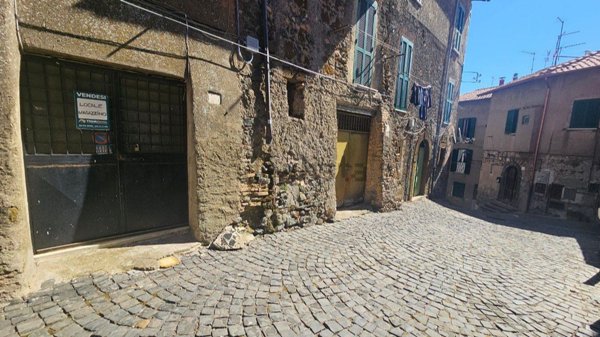 locale di sgombero in vendita a Monte Compatri