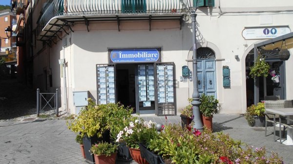 locale commerciale in vendita a Monte Compatri