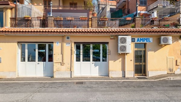 locale commerciale in vendita a Monte Compatri in zona Pantano