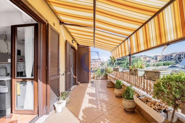 appartamento in vendita a Monte Compatri in zona Laghetto