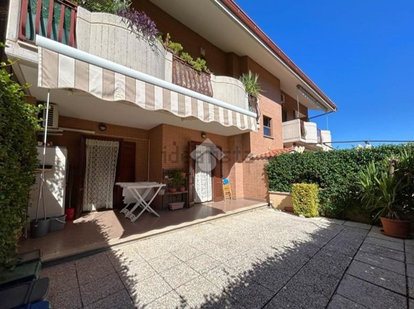 appartamento in vendita a Monte Compatri in zona Laghetto