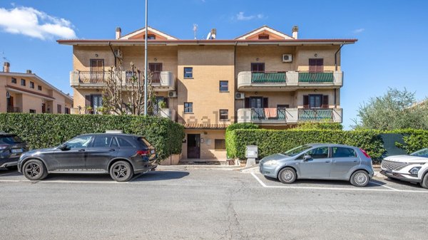 appartamento in vendita a Monte Compatri in zona Laghetto