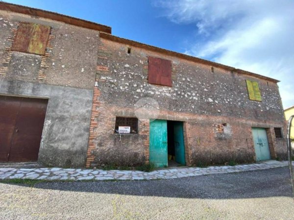 casale in vendita a Monteflavio