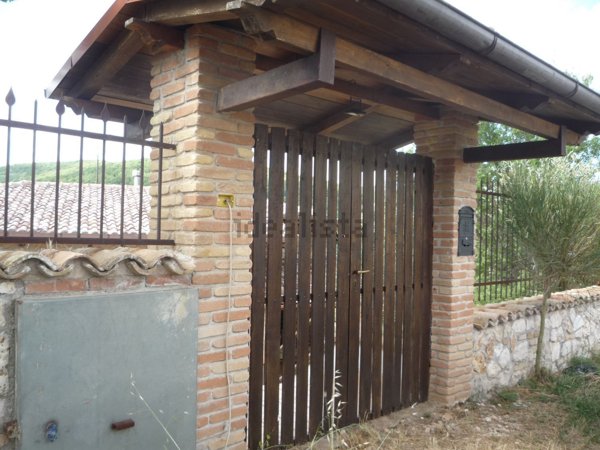 casa indipendente in vendita a Monteflavio