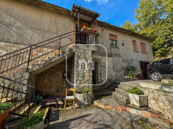 casa indipendente in vendita a Montelanico