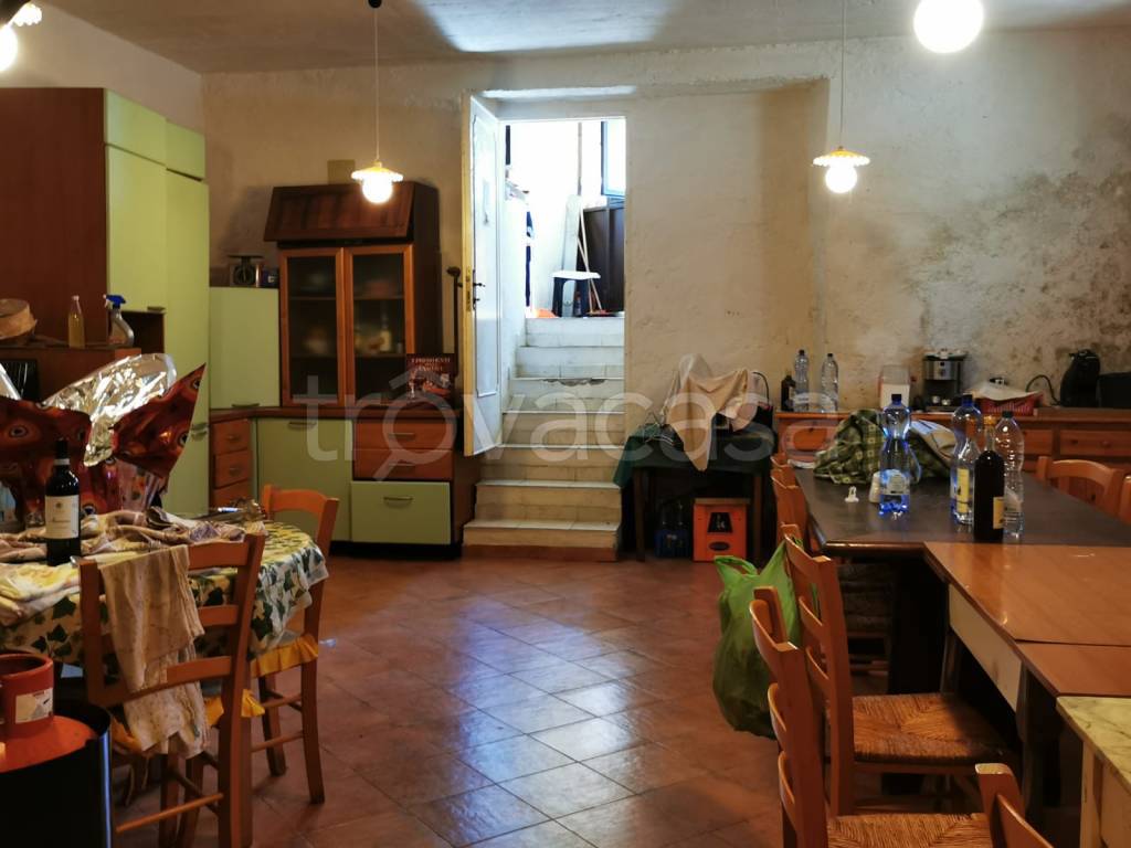 locale commerciale in vendita a Montelibretti