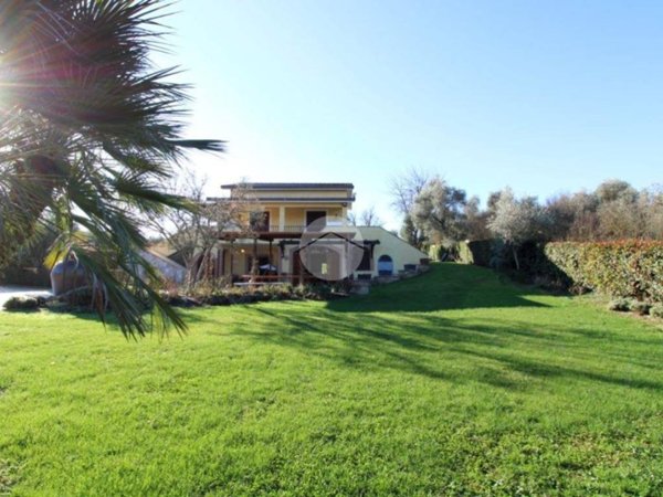 casa indipendente in vendita a Montelibretti