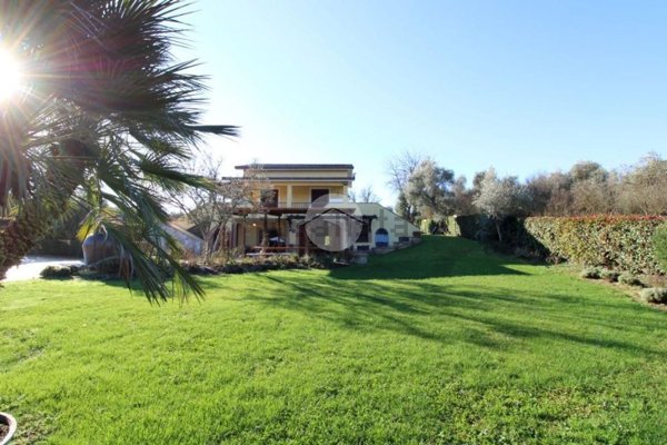 casa indipendente in vendita a Montelibretti
