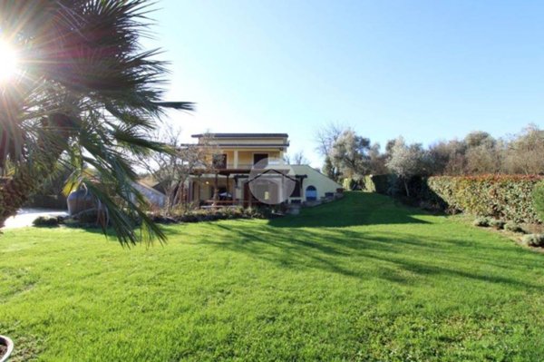 casa indipendente in vendita a Montelibretti