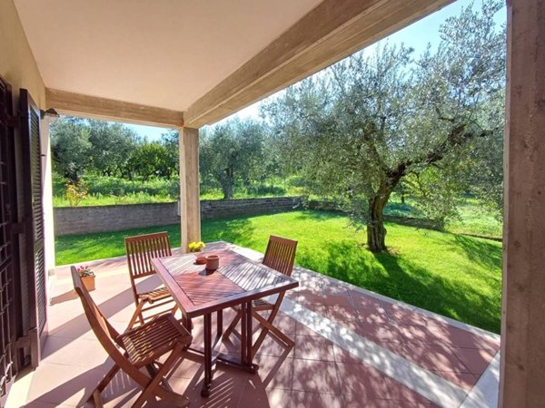 casa indipendente in vendita a Montelibretti