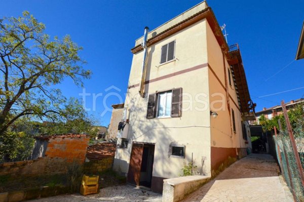 casa indipendente in vendita a Montelibretti