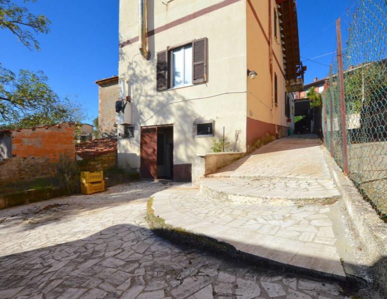 casa indipendente in vendita a Montelibretti