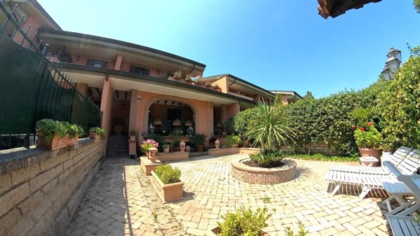 casa indipendente in vendita a Montelibretti