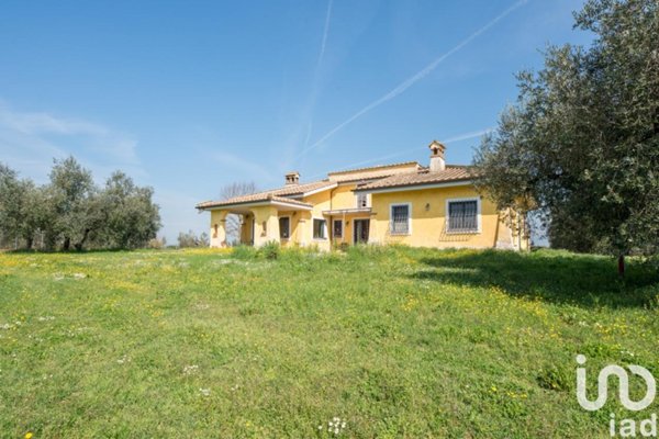 casa indipendente in vendita a Montelibretti