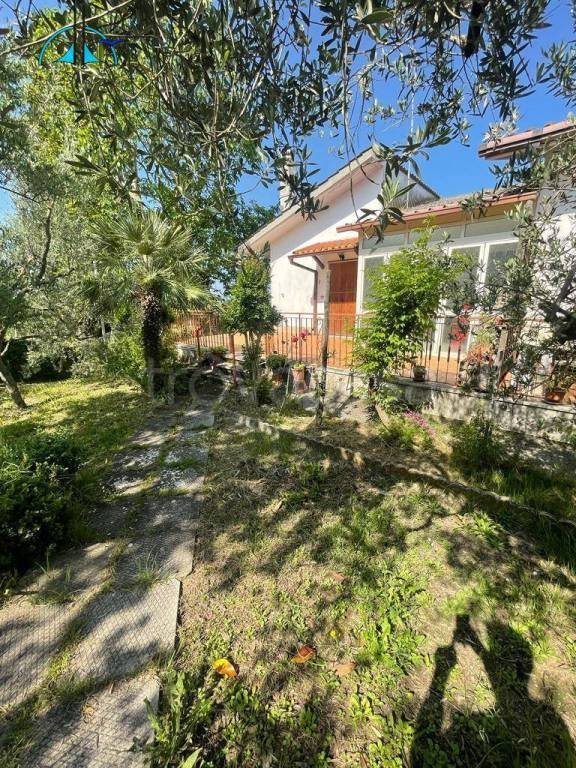 casa indipendente in vendita a Montelibretti