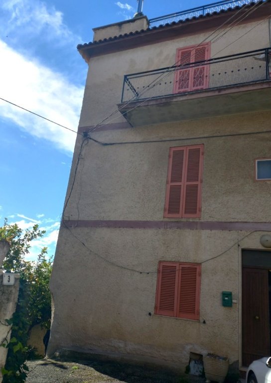 casa indipendente in vendita a Montelibretti
