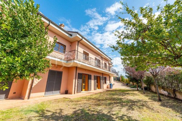 casa indipendente in vendita a Montelibretti