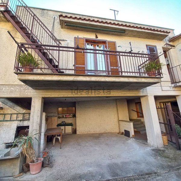 casa indipendente in vendita a Montelibretti