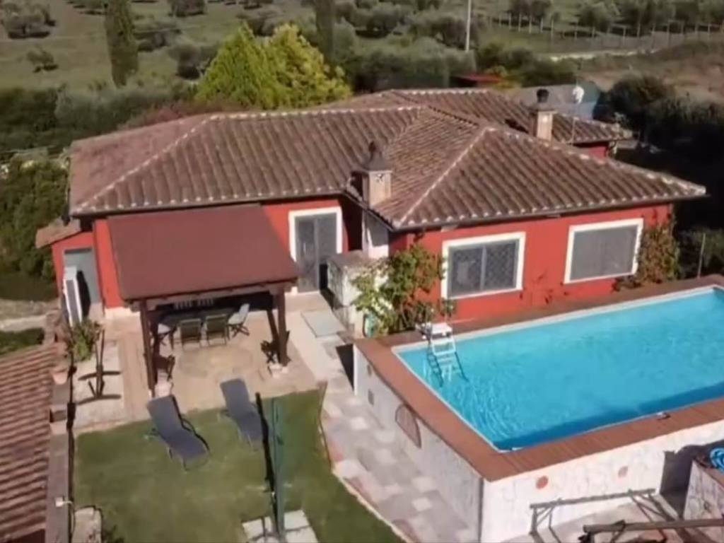 casa indipendente in vendita a Montelibretti