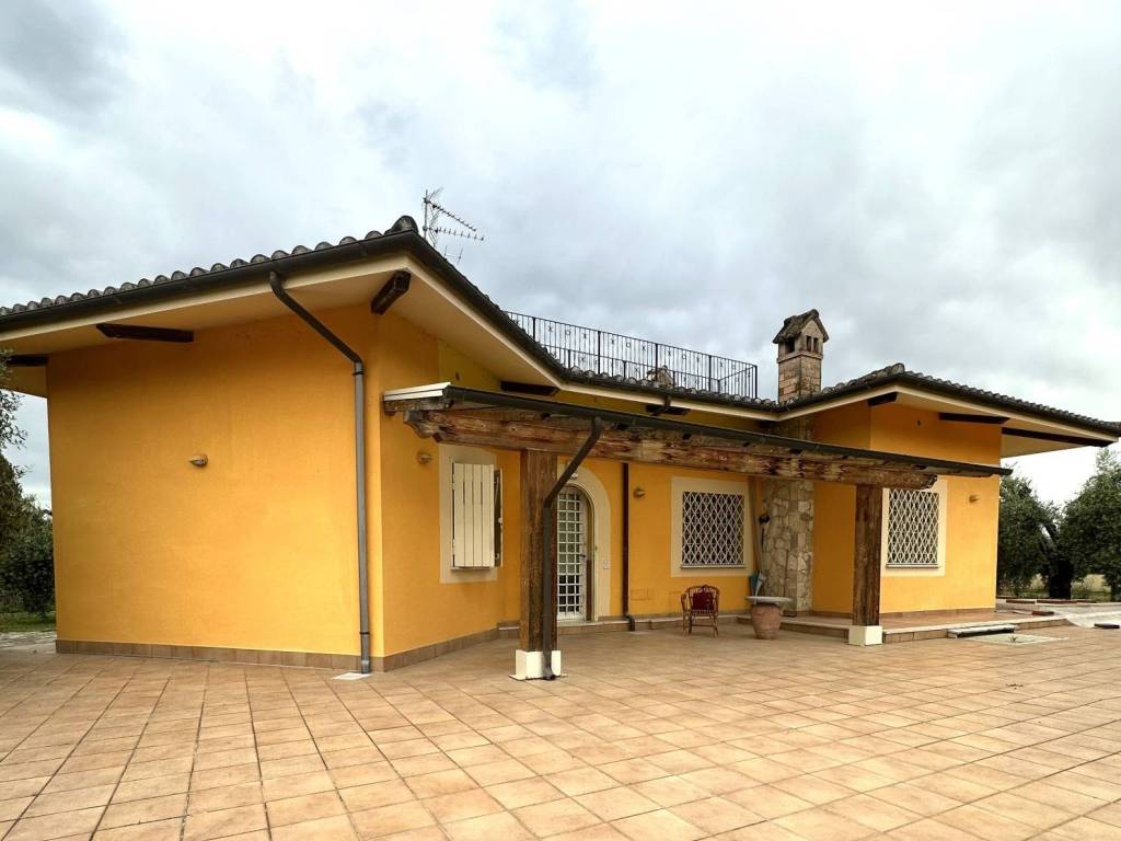 casa indipendente in vendita a Montelibretti
