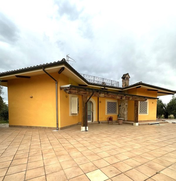 casa indipendente in vendita a Montelibretti