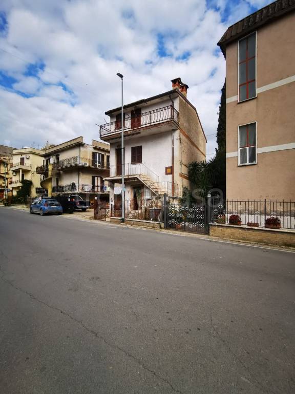 casa indipendente in vendita a Montelibretti
