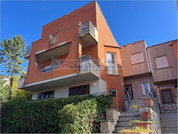 casa indipendente in vendita a Montelibretti