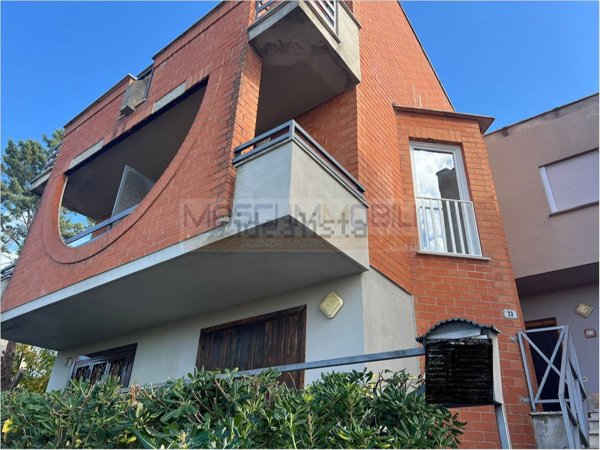 casa indipendente in vendita a Montelibretti