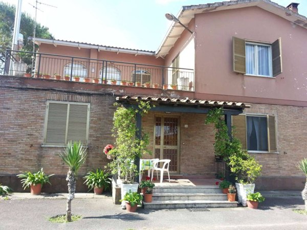 casa indipendente in vendita a Montelibretti