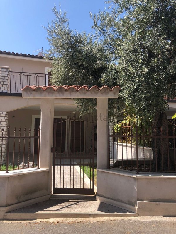 casa indipendente in vendita a Montelibretti