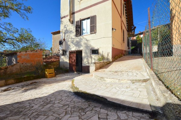 casa indipendente in vendita a Montelibretti