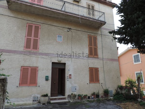 casa indipendente in vendita a Montelibretti