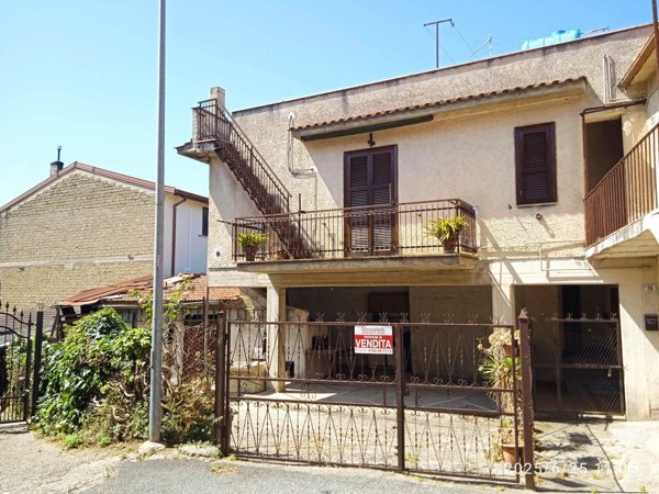 casa indipendente in vendita a Montelibretti