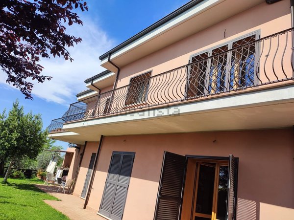 casa indipendente in vendita a Montelibretti