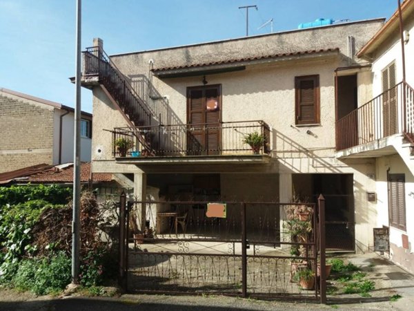 casa indipendente in vendita a Montelibretti